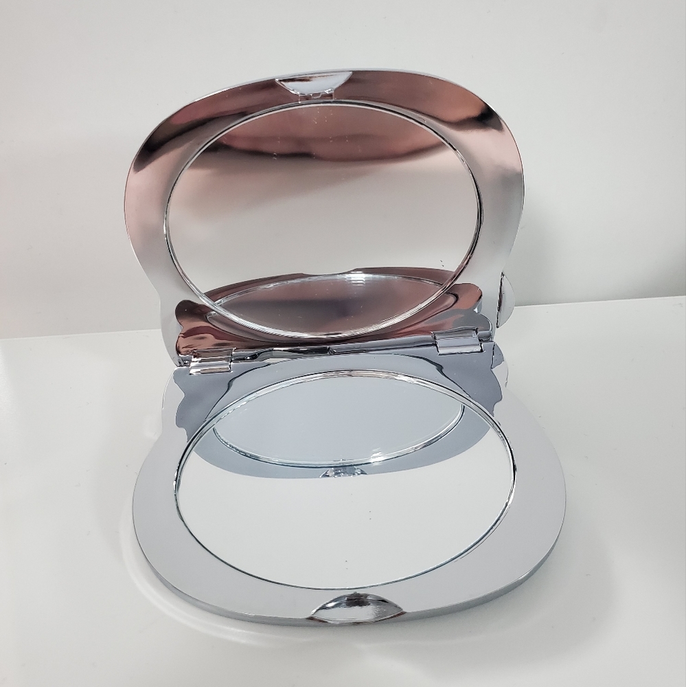 Hello Kitty 2011 Silver Compact Mirror RARE - Picture 5 of 15